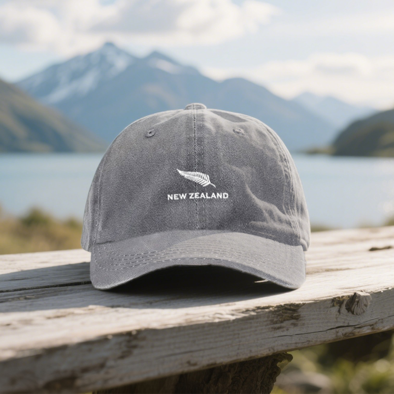 Outdoor Adventure New Zealand - หมวกสไตล์นิวซีแลนด์แบบวินเทจสำหรับเดินทางและกิจกรรมกลางแจ้ง หมวกแก๊ปผ้าฝ้ายฟอกสไตล์สตรีทแวร์ ตกแต่งด้วยขนนก เหมาะสำหรับคุณพ่อ